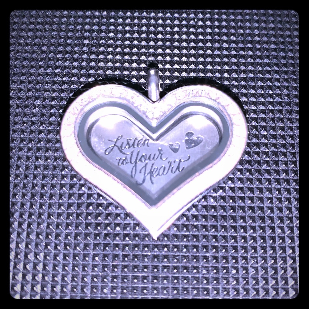 Origami Owl 🦉 small heart locket